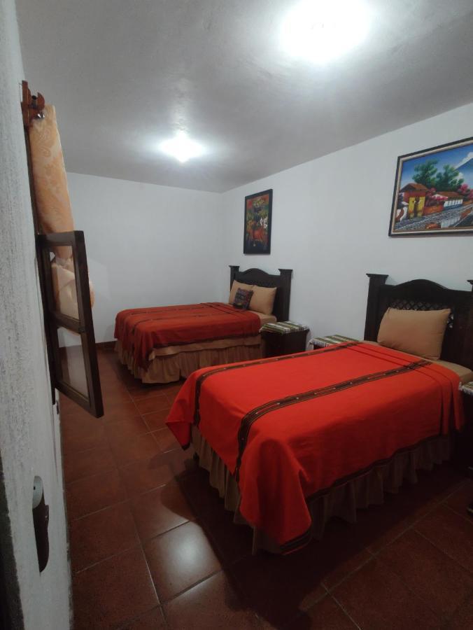 Francisco'S Rest House Hotel Antigua Zimmer foto