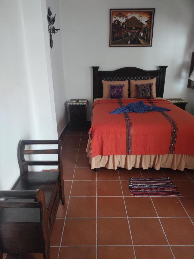 Francisco'S Rest House Hotel Antigua Exterior foto