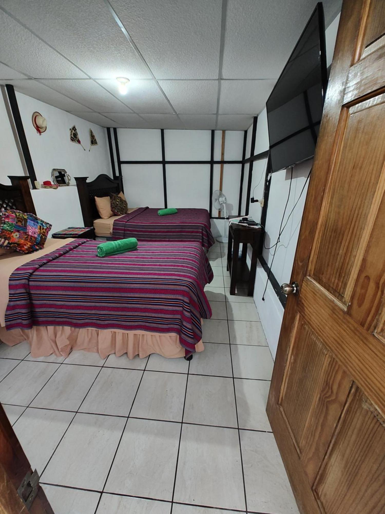 Francisco'S Rest House Hotel Antigua Exterior foto