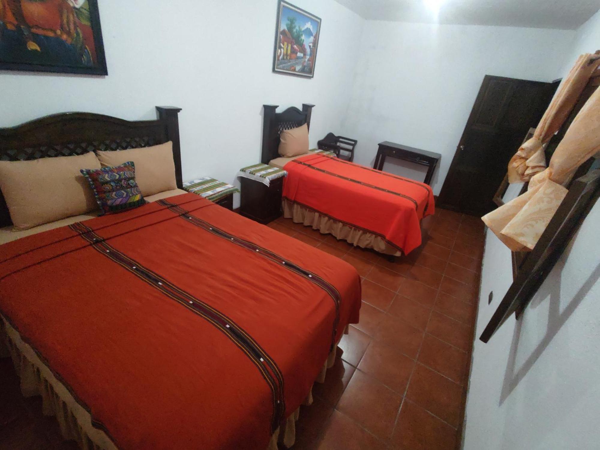 Francisco'S Rest House Hotel Antigua Zimmer foto